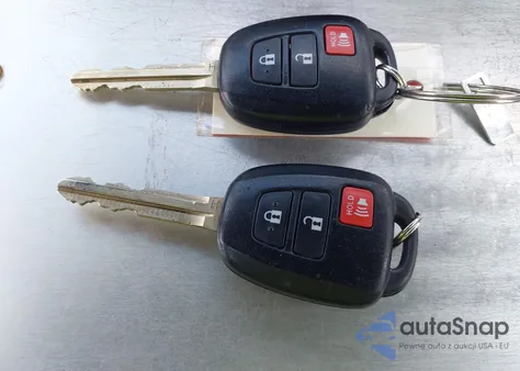 2017 Toyota Rav4 Xle z USA, uszkodzony, nr VIN JTMWFREV9HJ126106